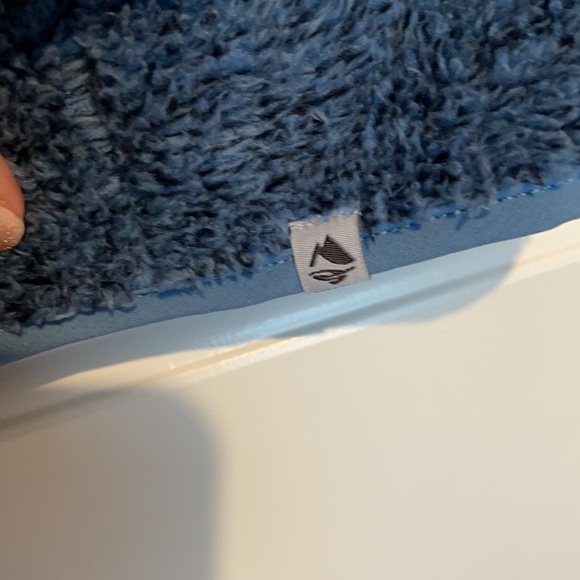 NEVERWORN. Woman’s soft blue button up vest. - Picture 7 of 11